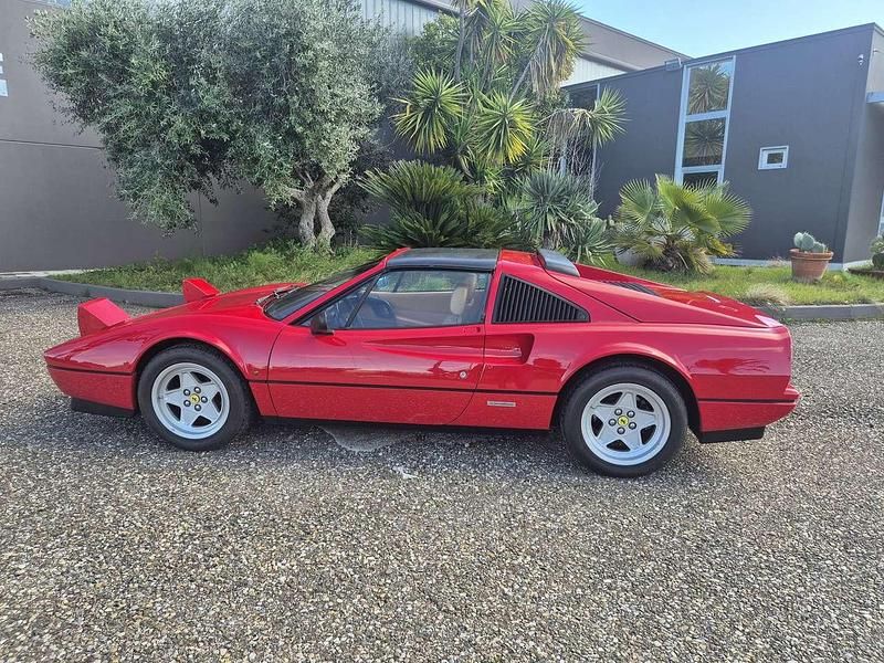 Usata Ferrari 328 271 CV (199 kW) 1986 Rosso Cabrio