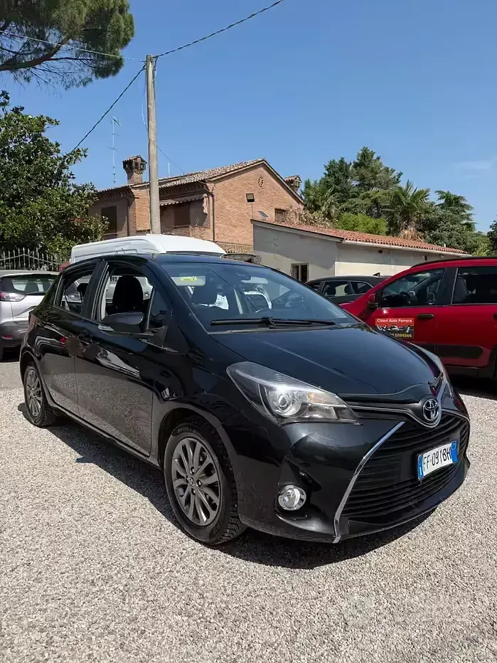 Usata Toyota Yaris Lounge 69 CV (50 kW) 2016 Nero Berlina