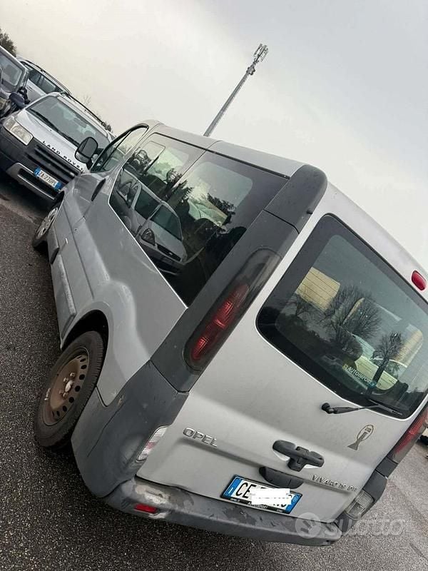 Usata Opel Vivaro 101 CV (74 kW) 2003 Grigio Monovolume