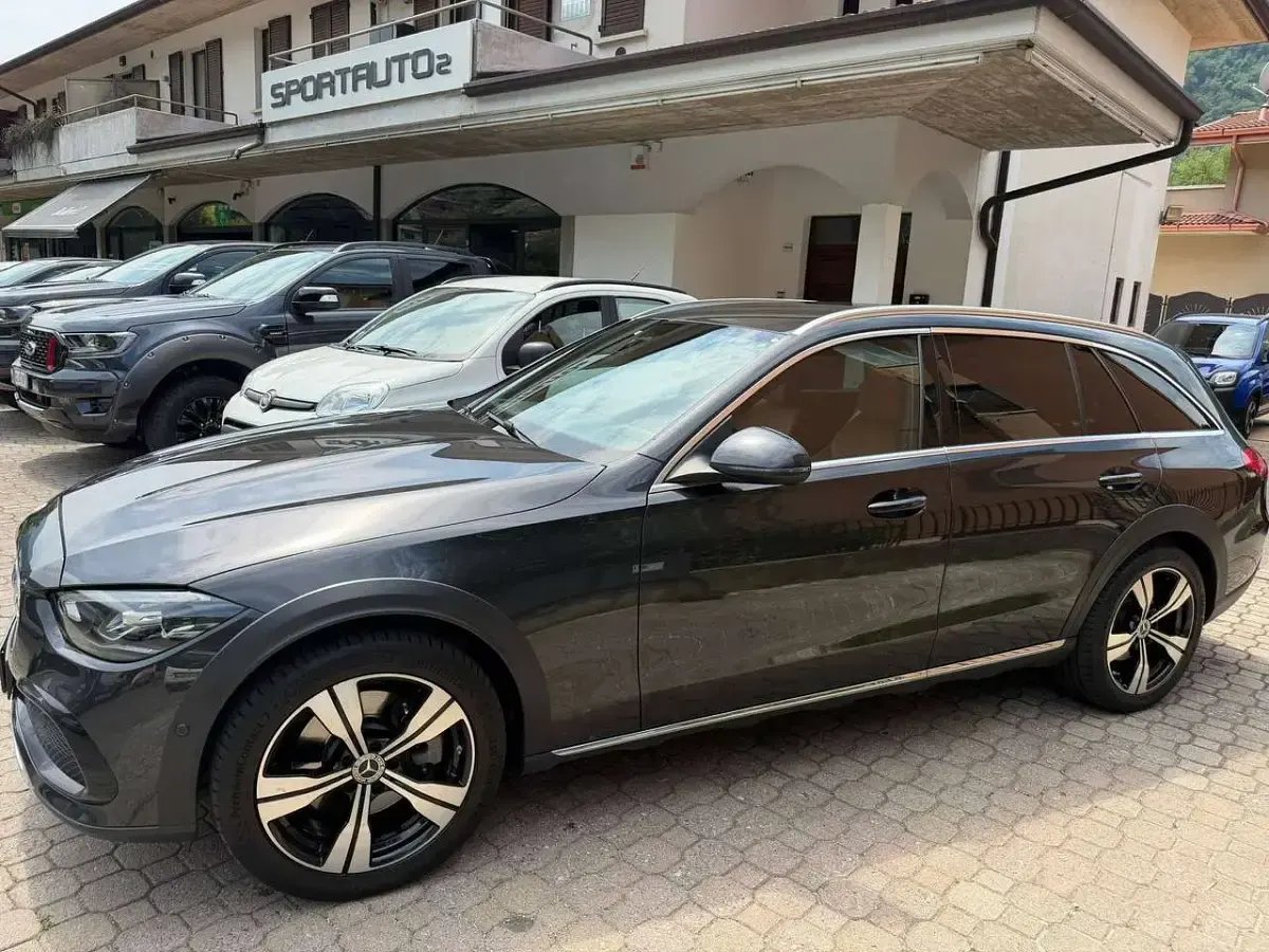 Usata Mercedes C220 Premium Plus 200 CV (147 kW) 2023 Nero Station wagon