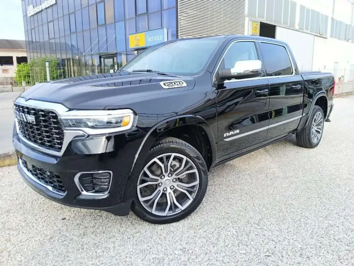 Nuova RAM 1500 540 CV (397 kW) 2026 Nero Pick-up