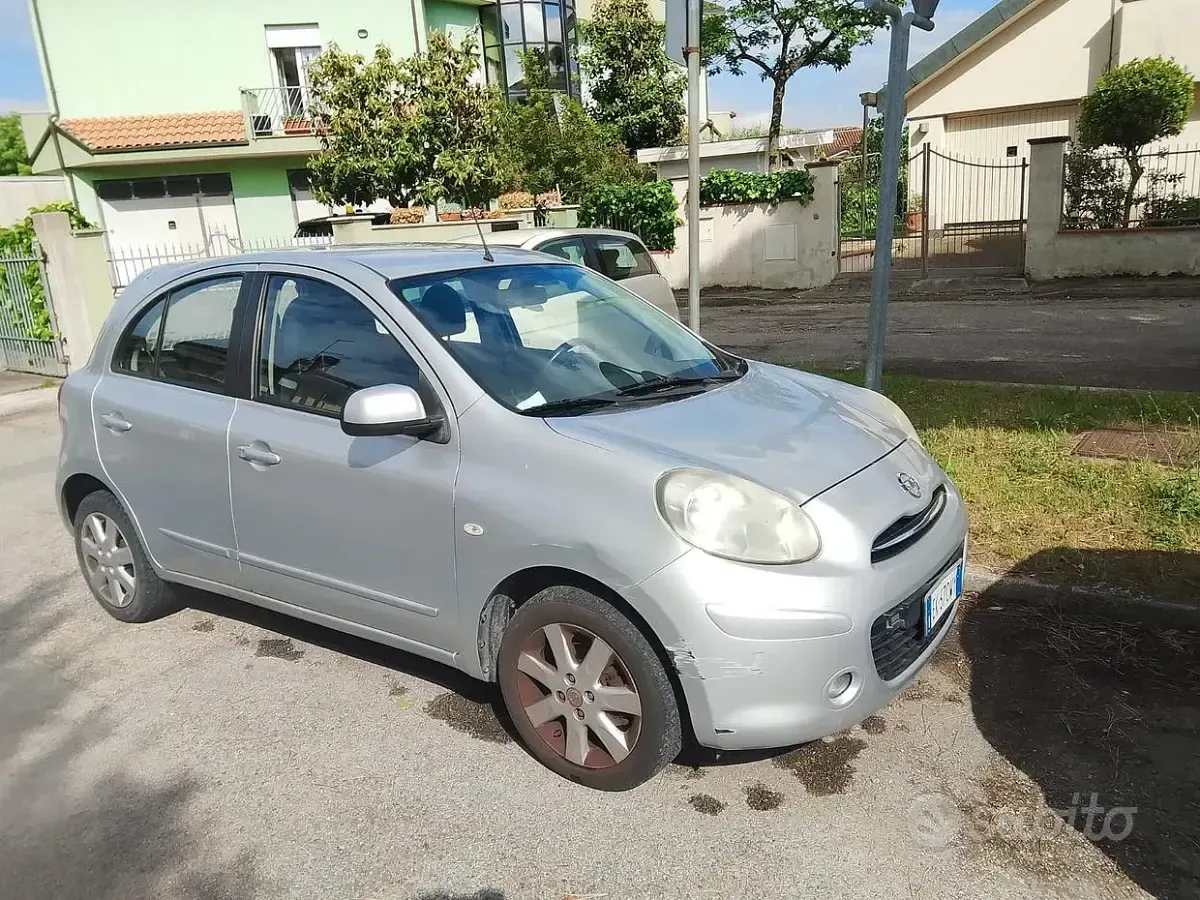 Usata Nissan Micra 80 CV (58 kW) 2012 Grigio Utilitaria