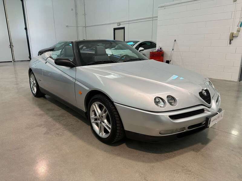 Usata Alfa Romeo Spider 150 CV (110 kW) 1996 Argento Cabrio