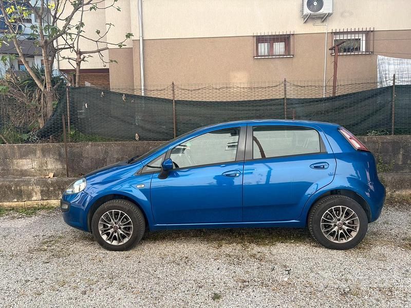 Usata Fiat Punto 77 CV (56 kW) 2011 Blu Utilitaria