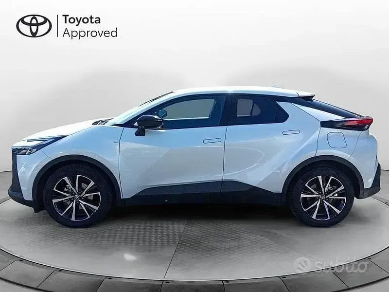 Usata Toyota C-HR Trend 140 CV (102 kW) 2024 Bianco SUV