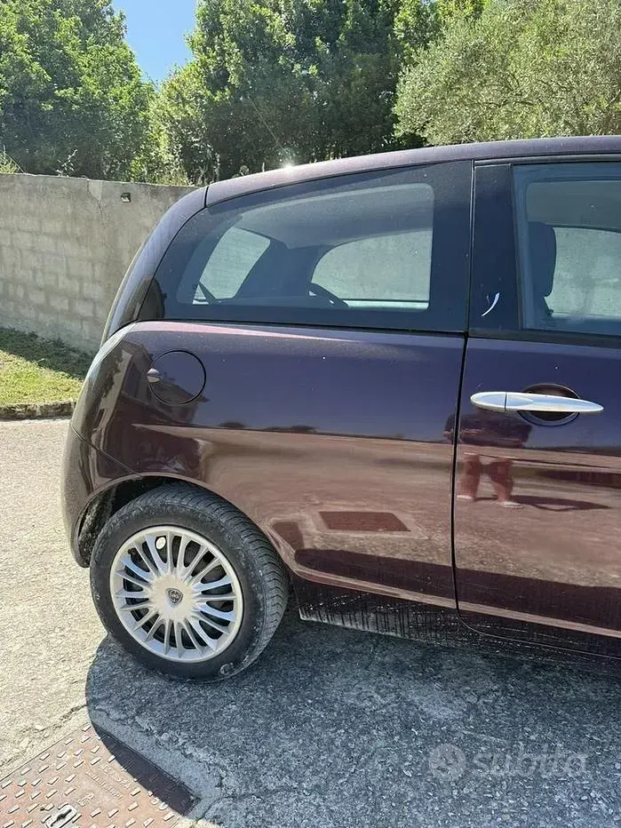 Usata Lancia Ypsilon 60 CV (44 kW) 2010 Viola Utilitaria
