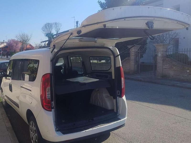 Usata Fiat Doblò Lounge 120 CV (88 kW) 2016 Bianco Monovolume