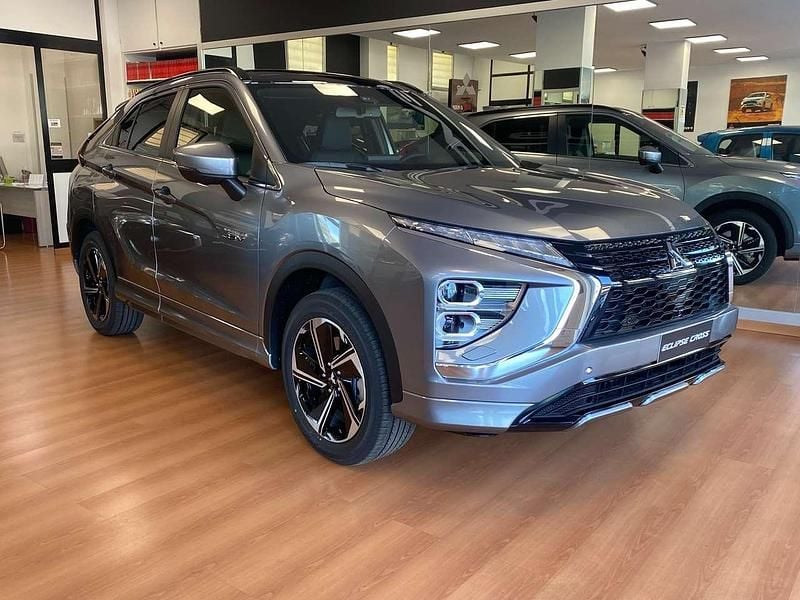 Grigio Nuova 2025 Mitsubishi Eclipse Cross Instyle SUV | 34.500 € (Molto cara) - Immagine 1/4