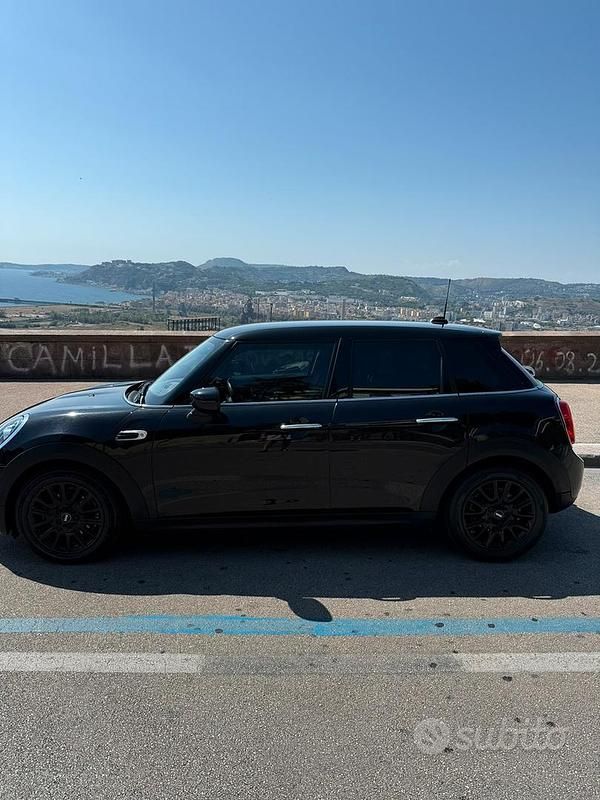 Begagnad Mini ONE 2021 Svart Halvkombi