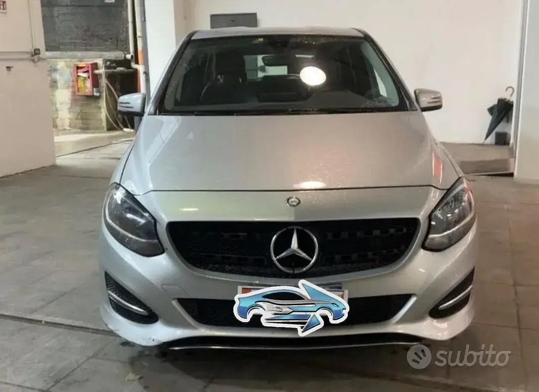 Usata Mercedes B180 Premium 109 CV (80 kW) 2016 Grigio Utilitaria