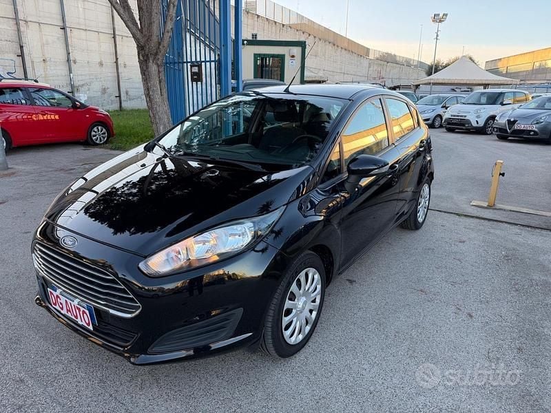 Usata Ford Fiesta 75 CV (55 kW) 2013 Nero Berlina