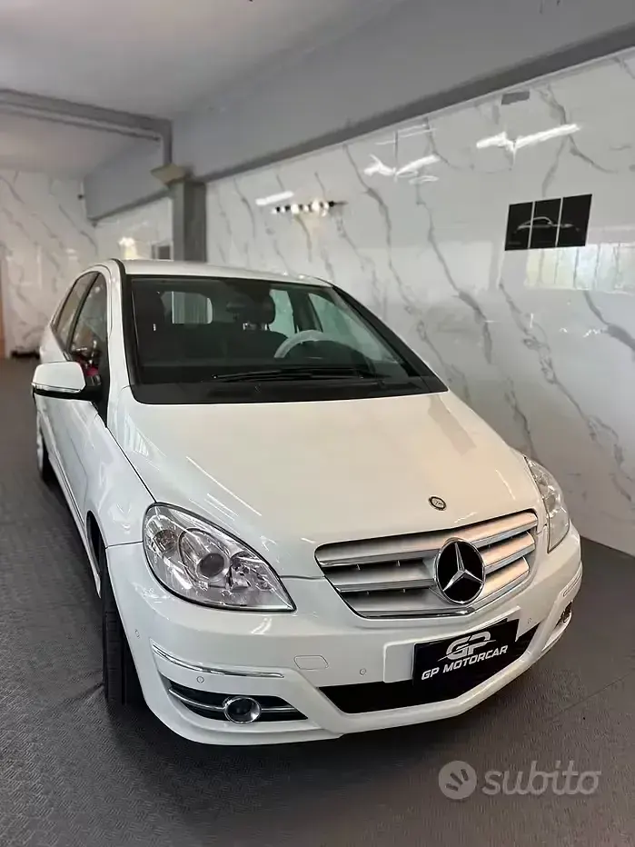 Usata Mercedes B180 Premium 109 CV (80 kW) 2011 Bianco Utilitaria
