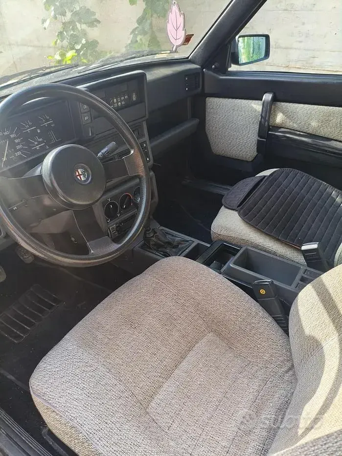 Usata Alfa Romeo 75 110 CV (80 kW) 1987 Grigio Berlina