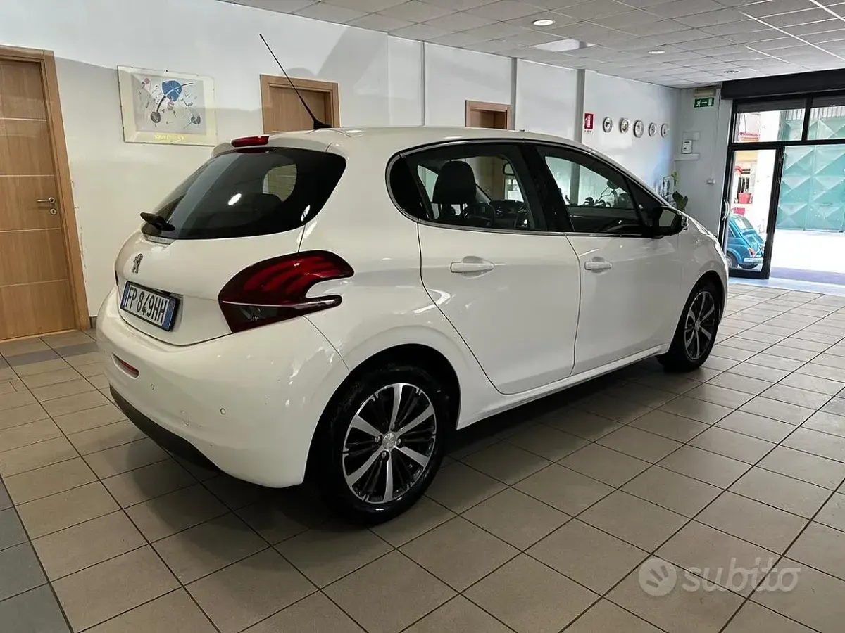Usata Peugeot 208 Allure 75 CV (55 kW) 2018 Bianco Utilitaria