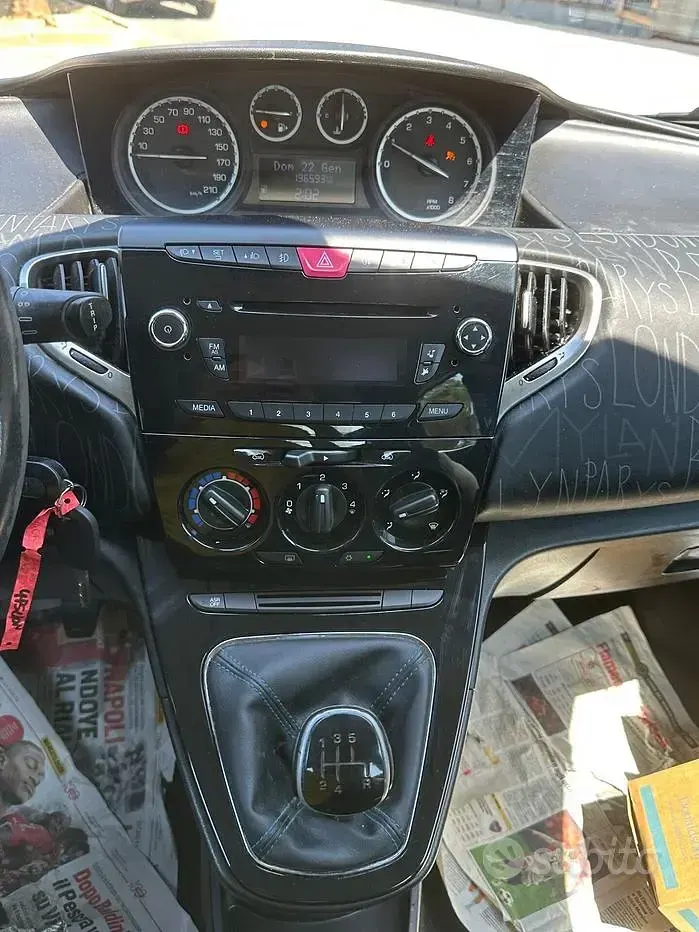 Usata Lancia Ypsilon 80 CV (58 kW) 2014 Bluazzurro Utilitaria