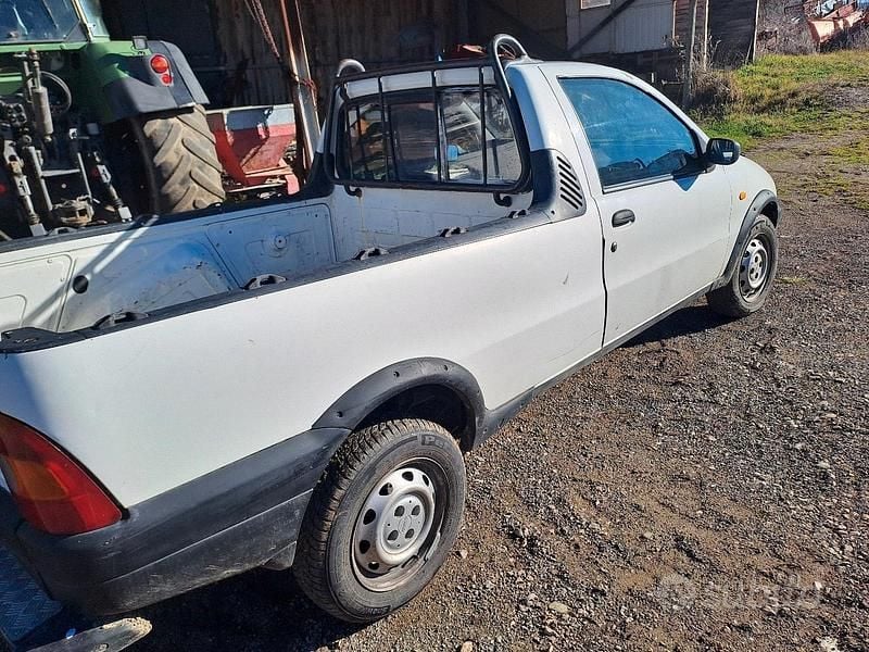Usata Fiat Strada 2002 Bianco