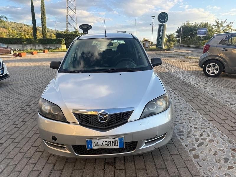 Usata Mazda 2 67 CV (49 kW) 2006 Argento Utilitaria