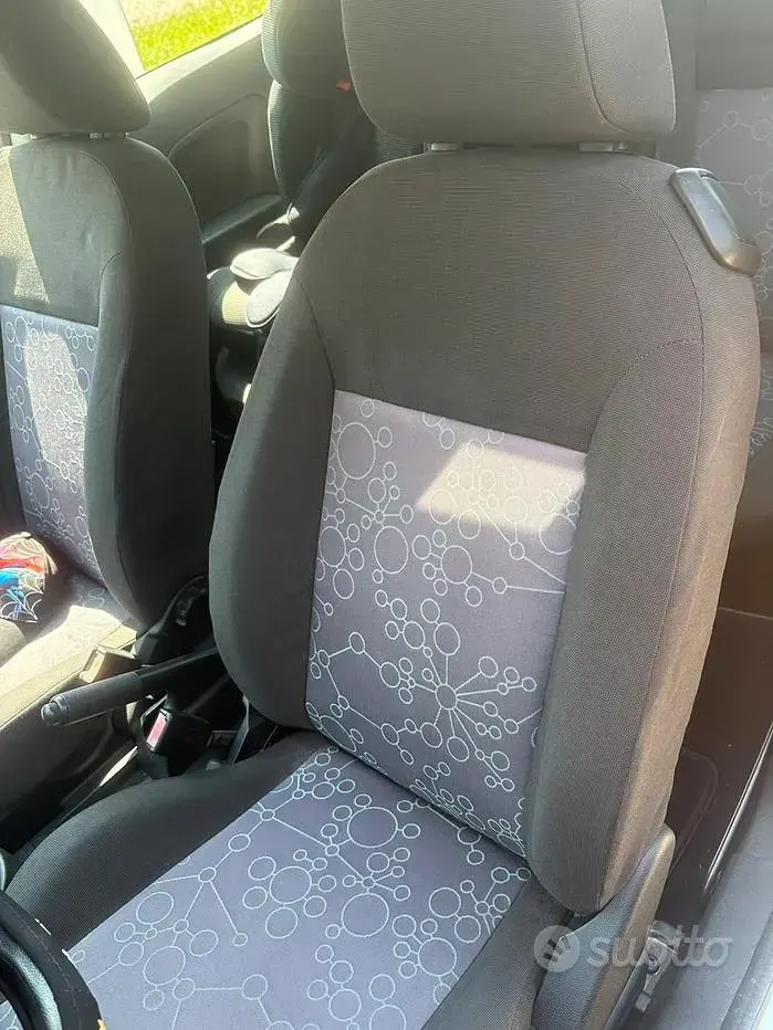 Usata Ford Fiesta 75 CV (55 kW) 2006 Grigio Utilitaria