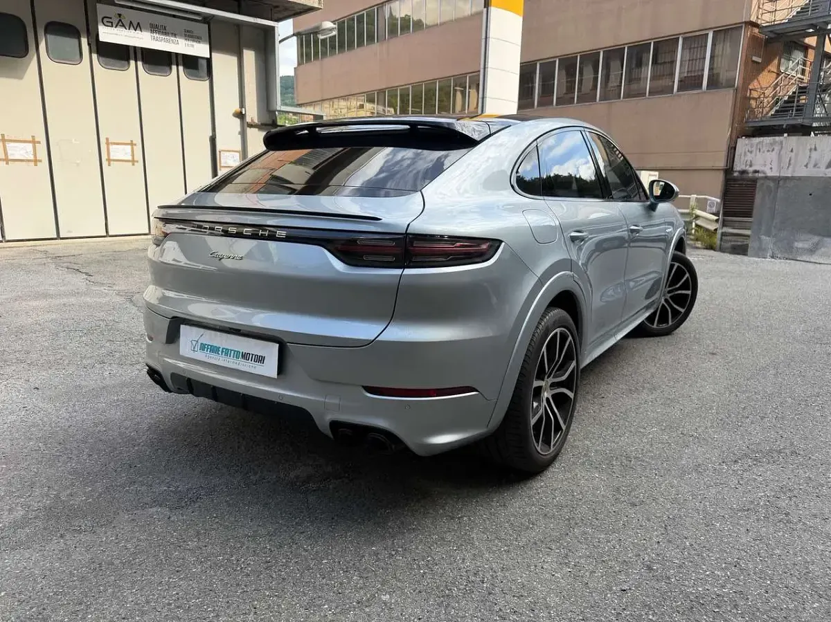 Usata Porsche Cayenne Coupe 340 CV (250 kW) 2022 Argento dolomiti metallizzato Coupé