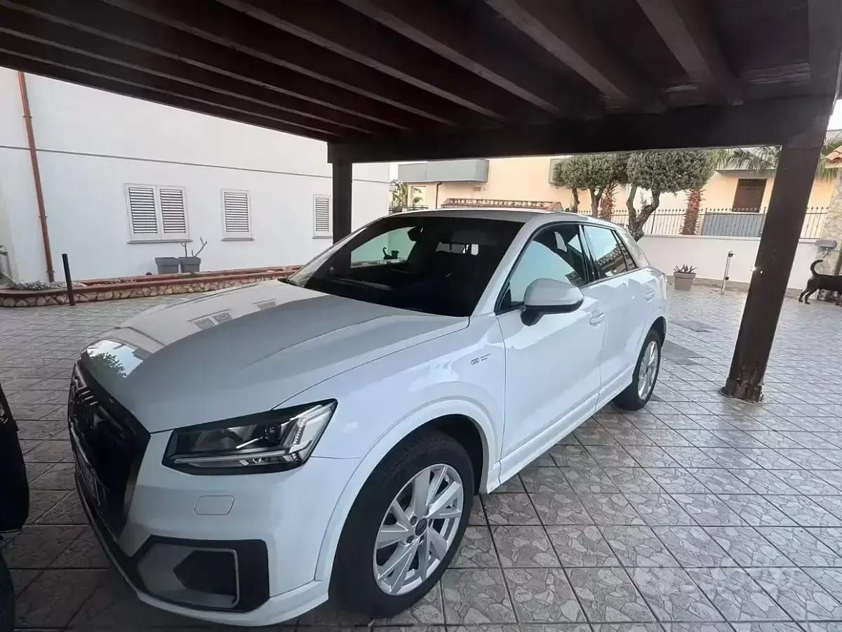 Usado Audi Q2 Admired 116 CV (85 kW) 2019 Blanco SUV