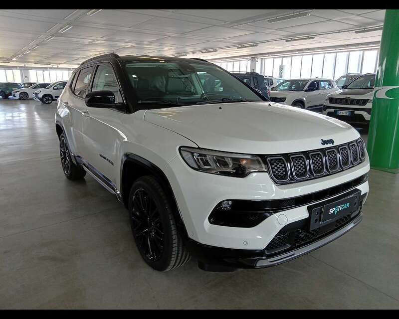 Usata Jeep Compass 179 CV (131 kW) 2024 Alpine white con tetto nero SUV