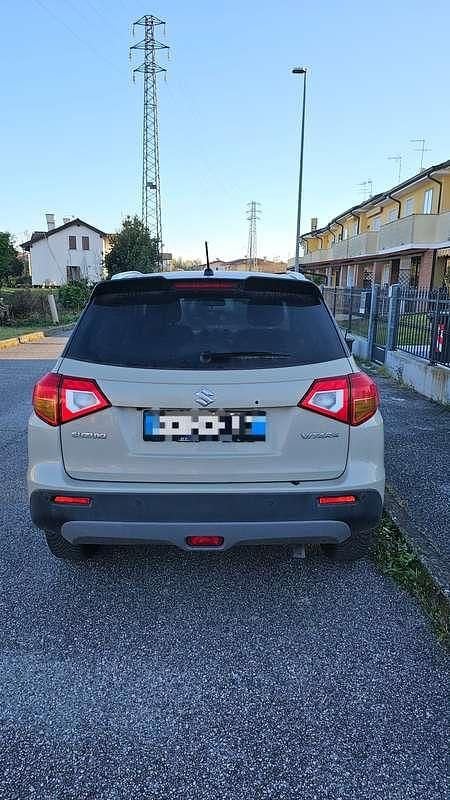Usata Suzuki Vitara 120 CV (88 kW) 2017 Beige SUV