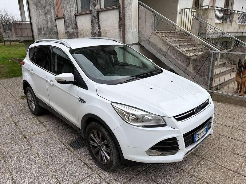 Usata Ford Kuga Titanium 120 CV (88 kW) 2016 Bianco SUV