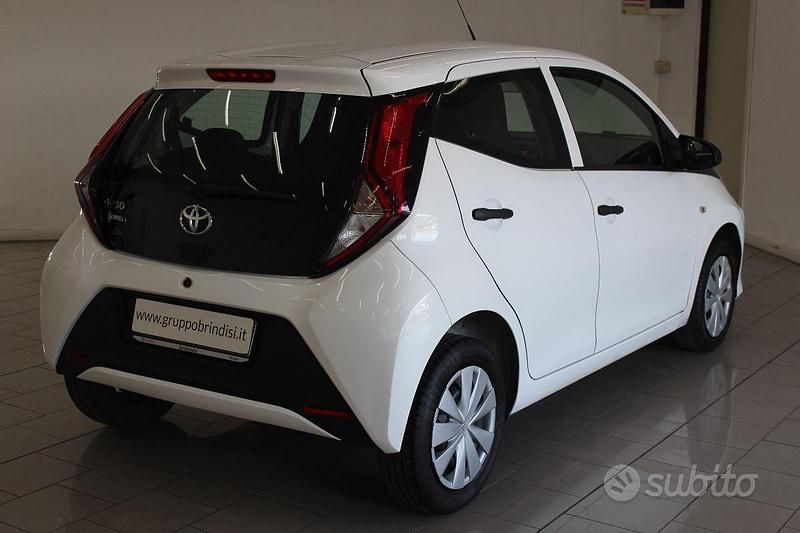 Usata Toyota Aygo Business Edition 72 CV (52 kW) 2021 Bianco Utilitaria