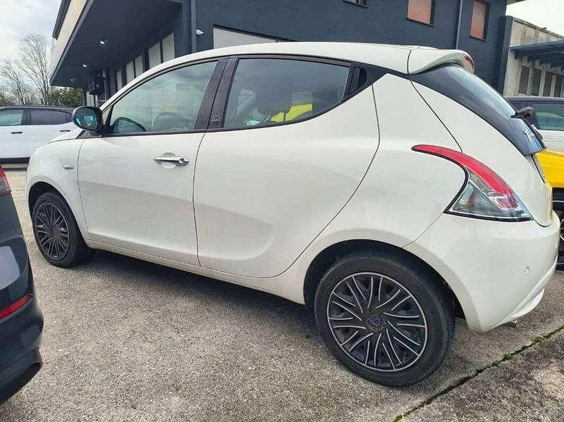 Usata Lancia Ypsilon Gold 69 CV (50 kW) 2021 Other Utilitaria