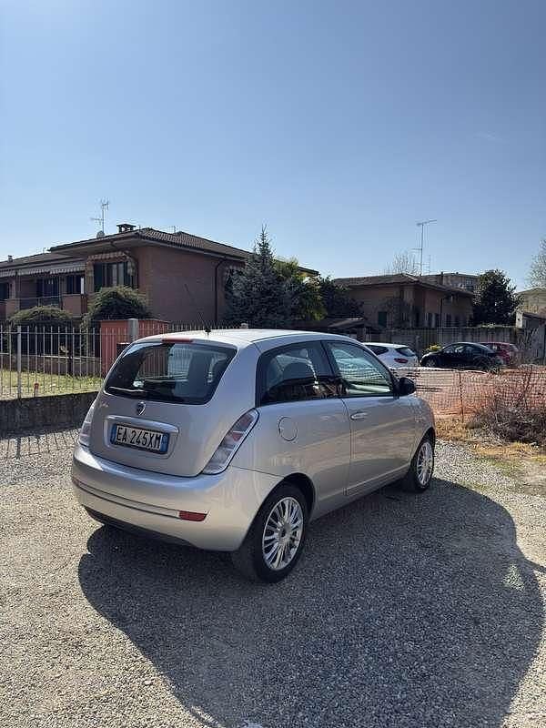 Usata Lancia Ypsilon 60 CV (44 kW) 2010 Utilitaria