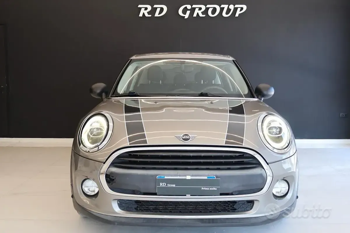 Usata Mini ONE 75 CV (55 kW) 2019 Grigio Utilitaria