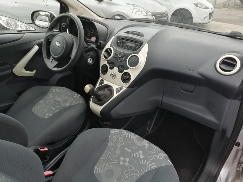 Usata Ford Ka 69 CV (50 kW) 2015 Argento Berlina