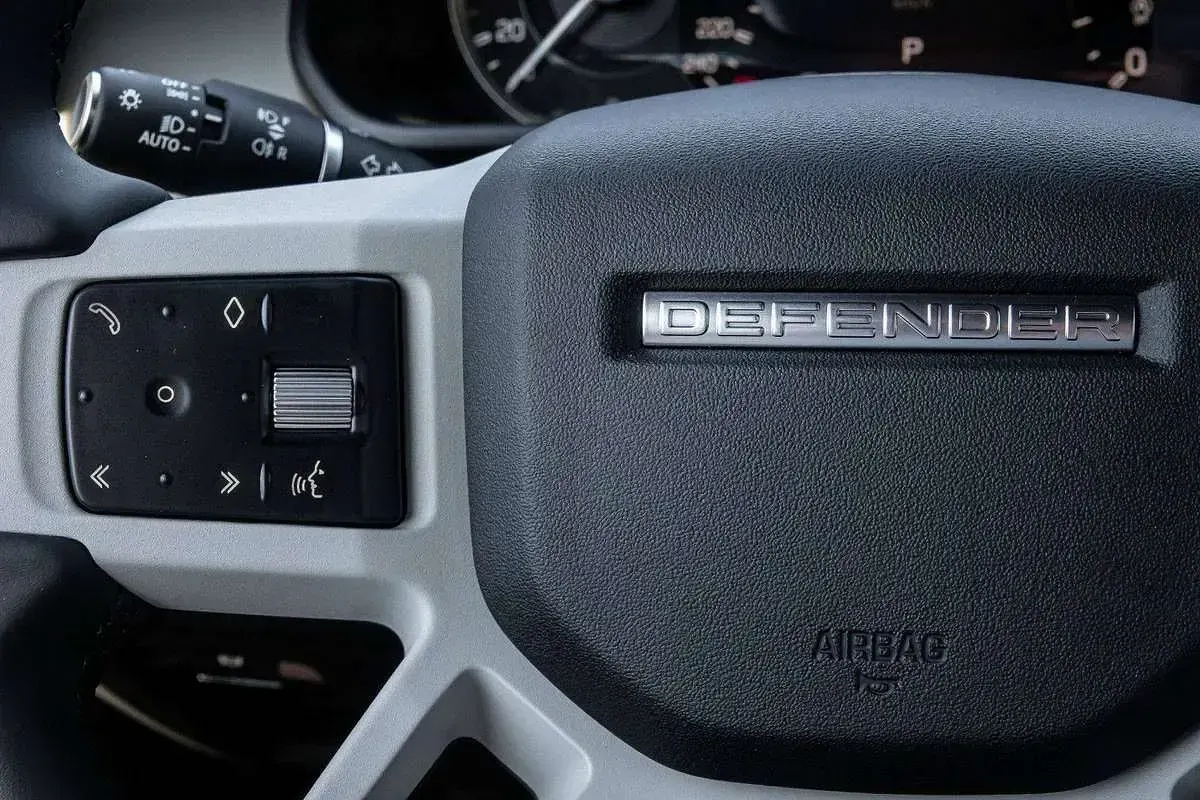 Usata Land Rover Defender SE Dynamic 200 CV (147 kW) 2022 Nero SUV