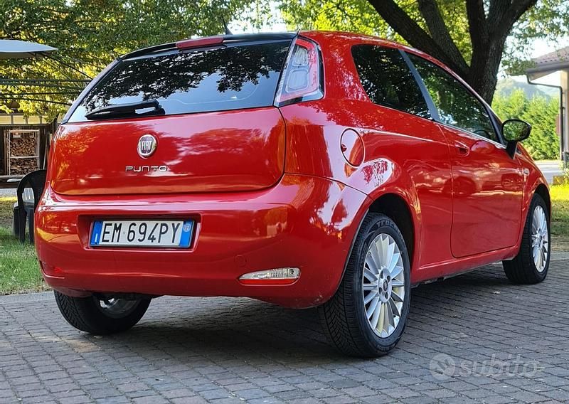 Usata Fiat Punto 85 CV (62 kW) 2012 Rosso Utilitaria