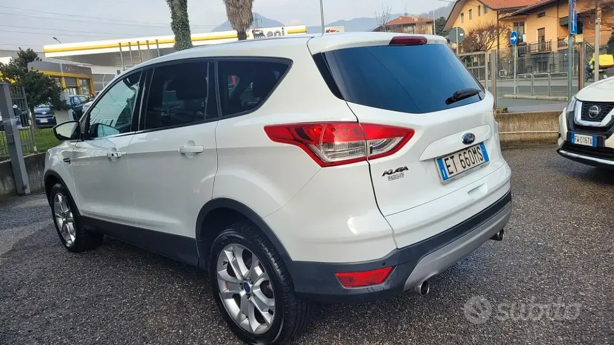 Begagnad Ford Kuga Titanium 163 HK (119 kW) 2013 Vit SUV