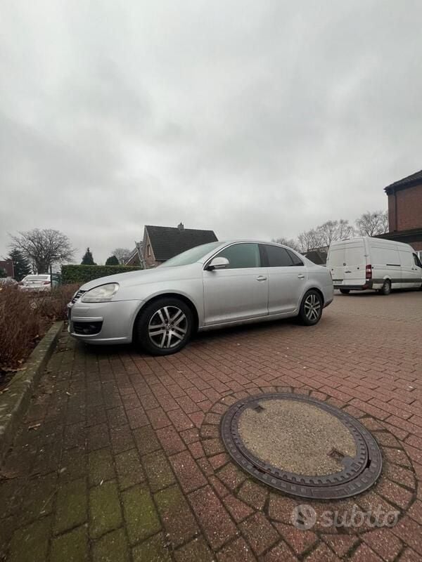 Usata 2007 VW Jetta Tre volumi | 4500 € - Immagine 1/4