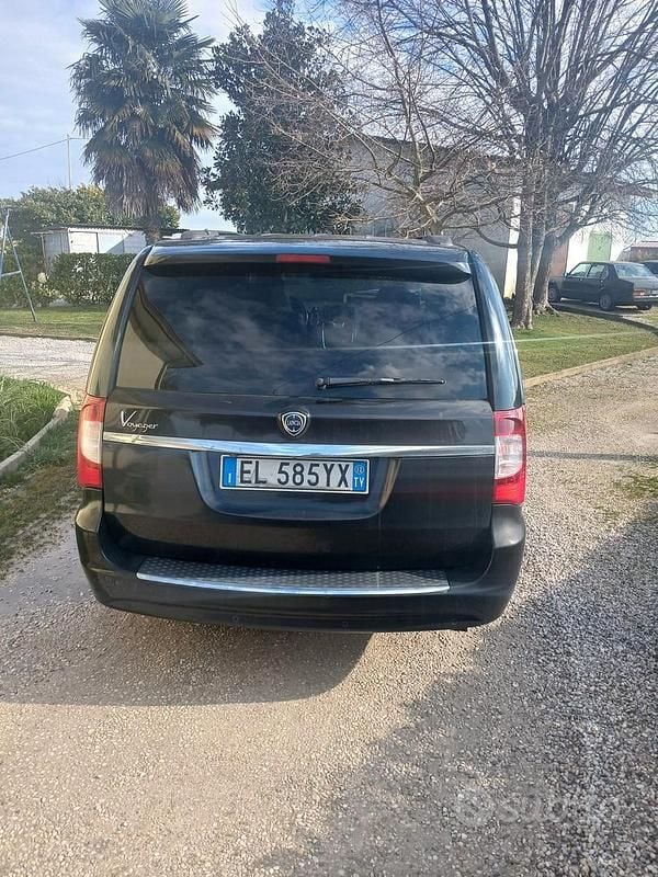 Usata Lancia Voyager 163 CV (119 kW) 2012 Nero Monovolume