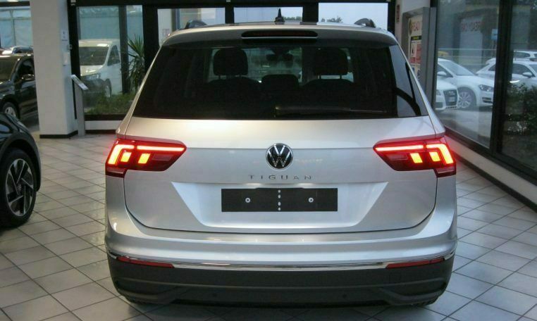 Usata VW Tiguan Life 150 CV (110 kW) 2021 Argento SUV