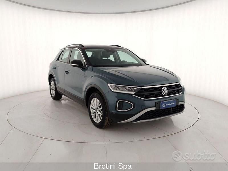 Usata VW T-Roc Life 150 CV (110 kW) 2025 Grigio metallizzato SUV