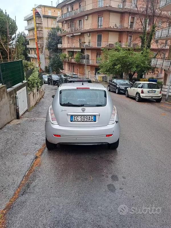 Usata Lancia Ypsilon 69 CV (50 kW) 2010 Grigio Utilitaria