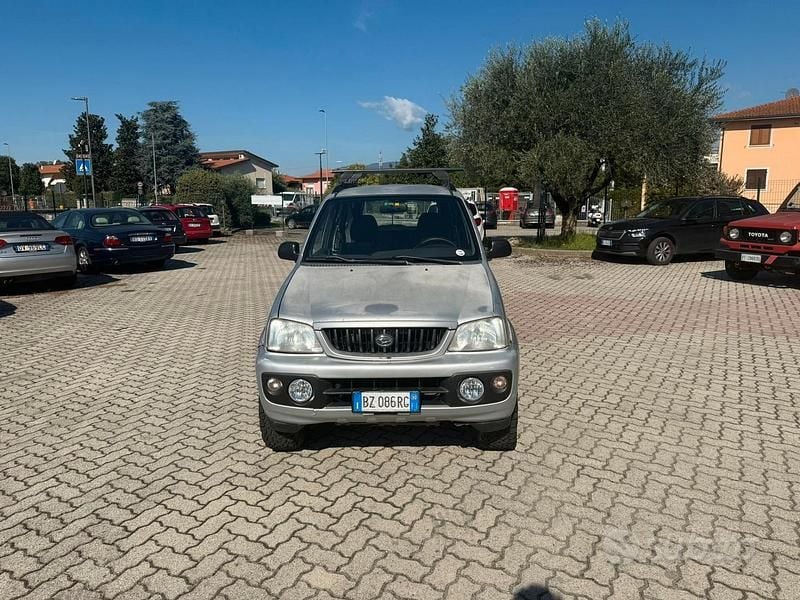Usata Daihatsu Terios 105 CV (77 kW) 2002 Argento SUV