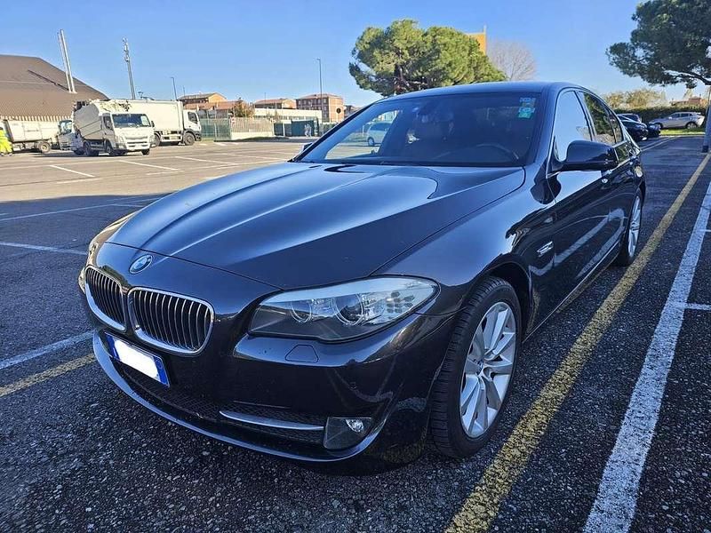 Usata 2010 BMW 520 Tre volumi | 10.700 € (Molto cara) - Immagine 1/4