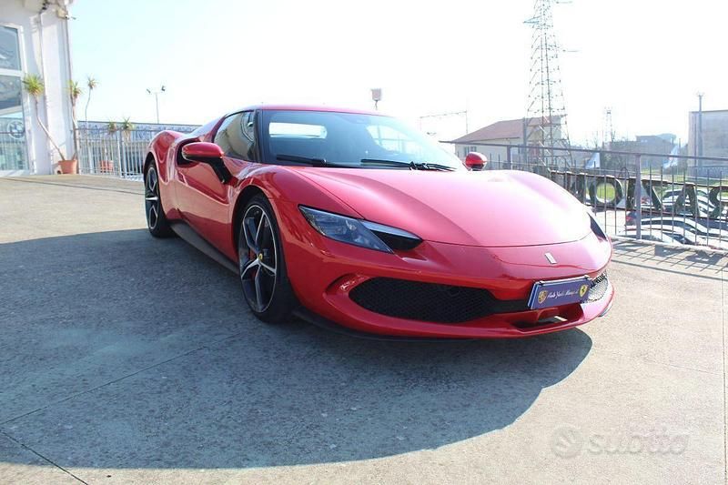Usata Ferrari 296 840 CV (617 kW) 2023 Rosso Coupé