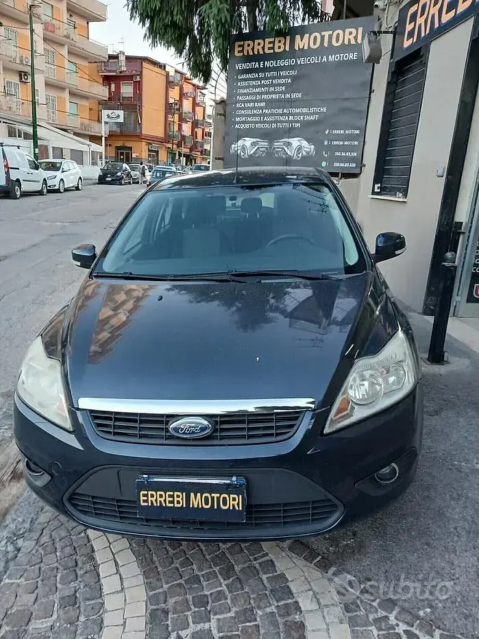 Usata Ford Focus 115 CV (84 kW) 2010 Grigio Berlina
