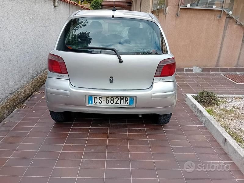Begagnad Toyota Yaris 87 HK (63 kW) 2004 Sedan