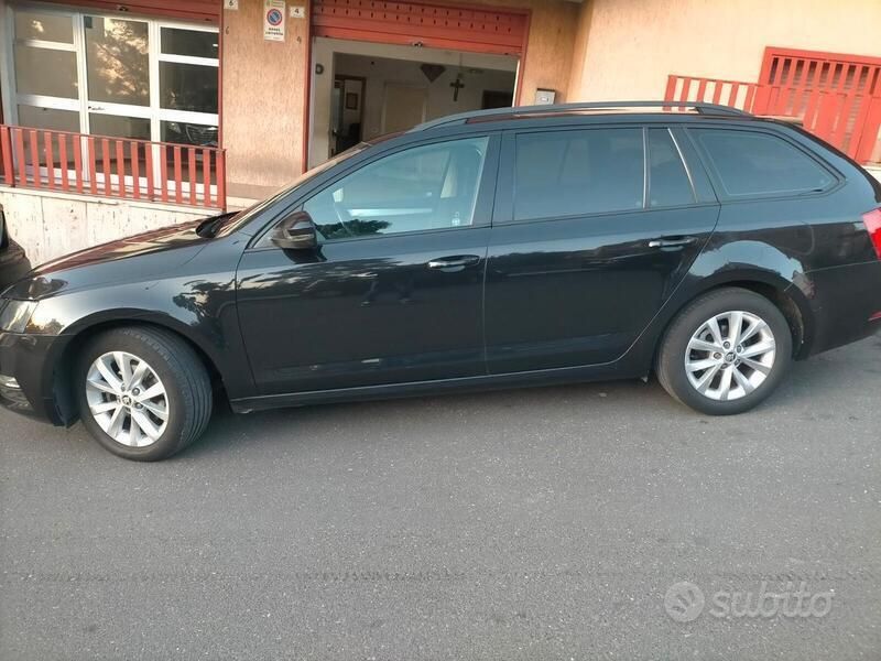 Usata Skoda Octavia Executive 116 CV (85 kW) 2019 Nero Station wagon