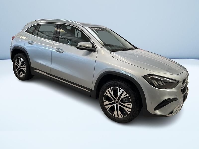 Usata Mercedes GLA200 Advanced 150 CV (110 kW) 2025 Argento metallizzato SUV