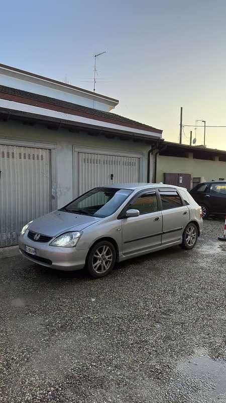 Usata Honda Civic 90 CV (66 kW) 2004 Argento Berlina