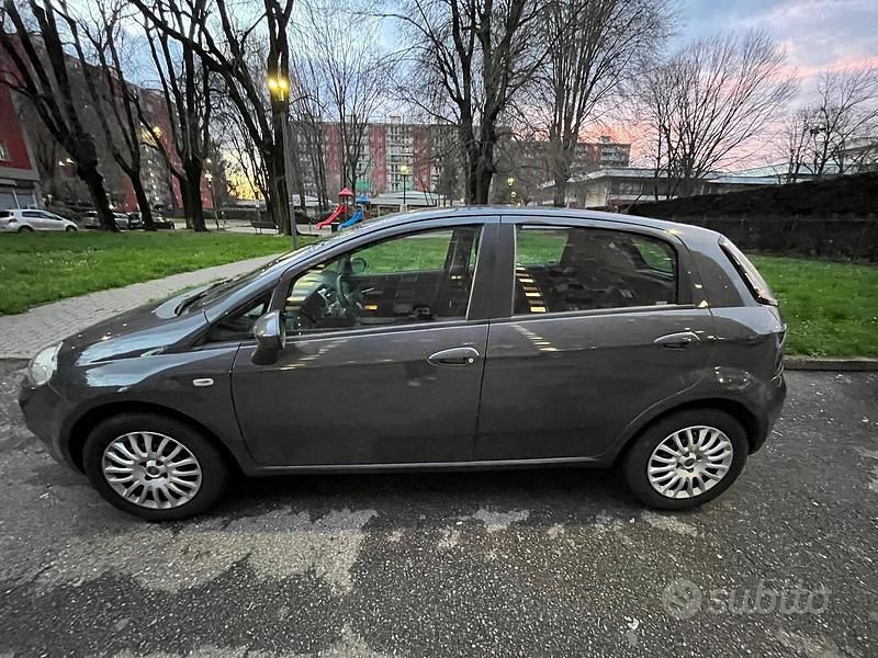 Grigio Usata 2013 Fiat Punto Due volumi | 4000 € - Immagine 1/4