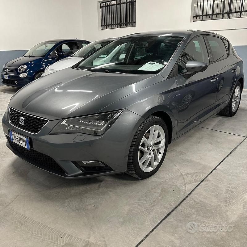 Grigio Usata 2013 Seat Leon Style Tre volumi | 7900 € (Buon prezzo) - Immagine 1/4